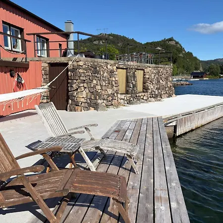 7 Person In * Farsund